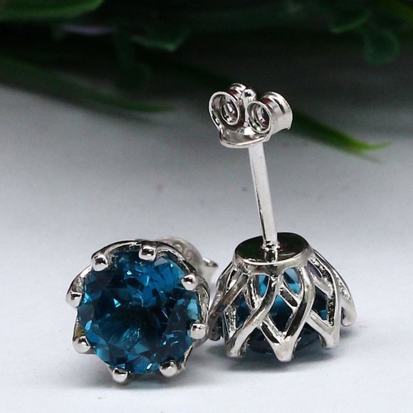 NATURAL VVS 8 mm. ROUND LONDON BLUE TOPAZ EARRINGS - Picture 4 of 4